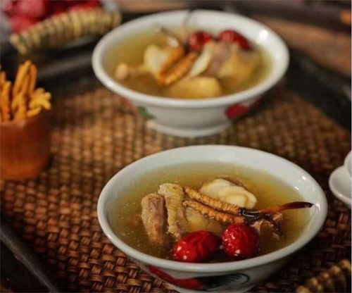 冬蟲(chóng)夏草用法 常見(jiàn)的冬蟲(chóng)夏草4種用法